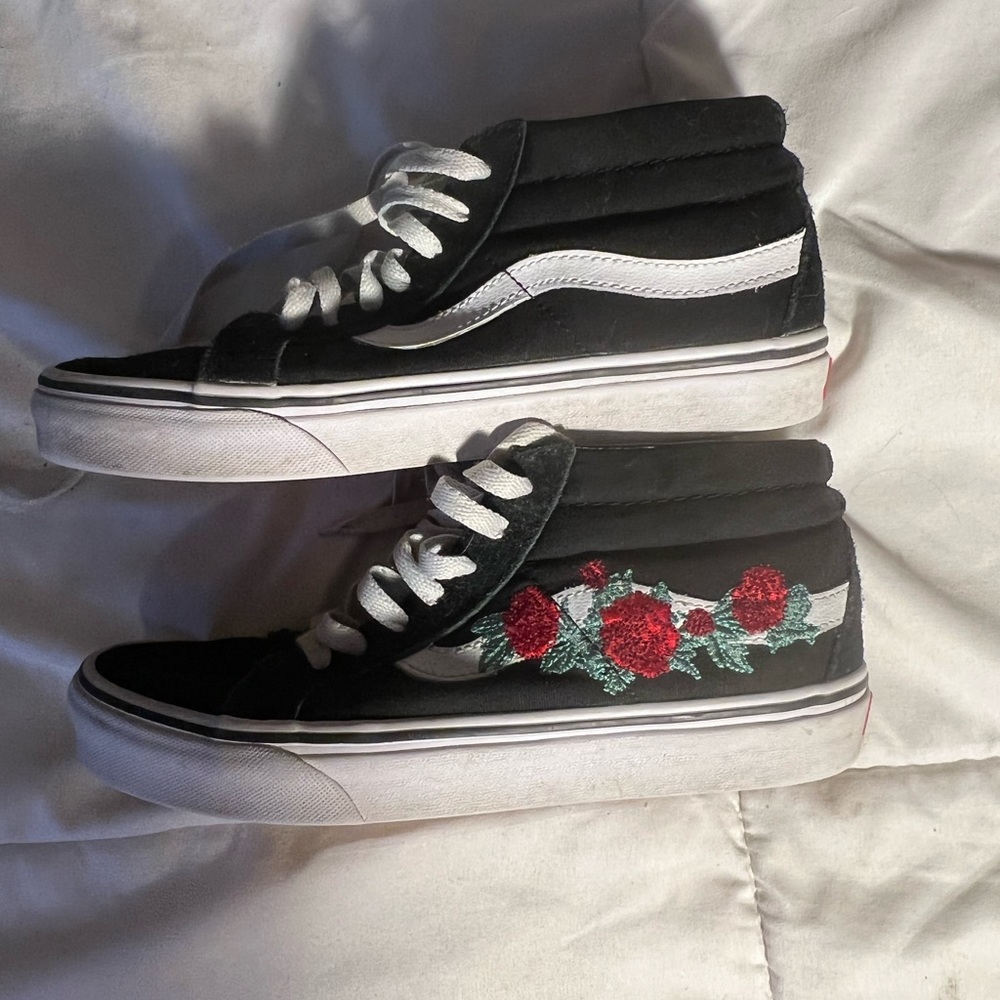 LIMITED EDITION Rose Hightop Vans